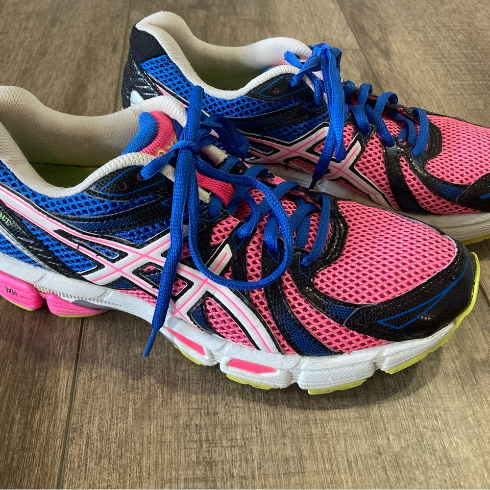 ASICS women’s 8 gel-exhalt pink and blue running shoes